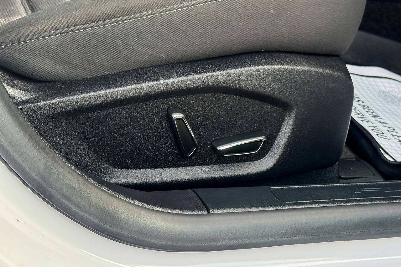Used 2018 Ford Fusion SE FWD image 14