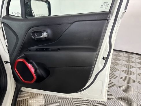 Used 2022 Jeep Renegade Trailhawk image 26