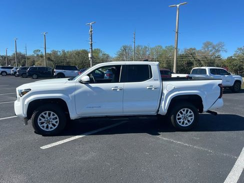 Certified 2025 Toyota Tacoma SR5 image 1