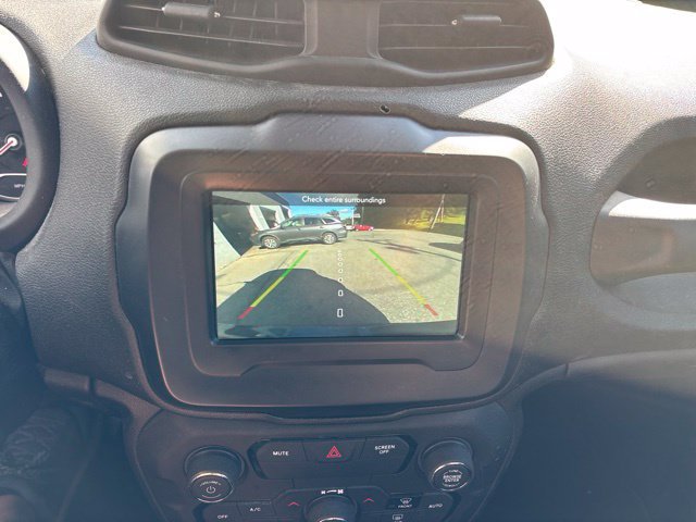 Used 2018 Jeep Renegade Latitude FWD image 15