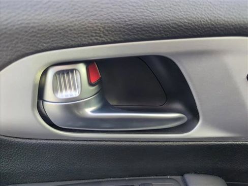 Used 2024 Chrysler Pacifica Touring-L w/ S Appearance Package image 29