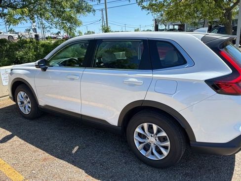 Used 2024 Honda CR-V LX image 2