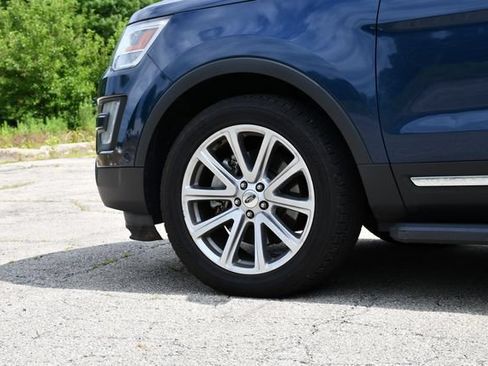 Used 2017 Ford Explorer Limited w/ Equipment Group 301A AWD/4WD image 12