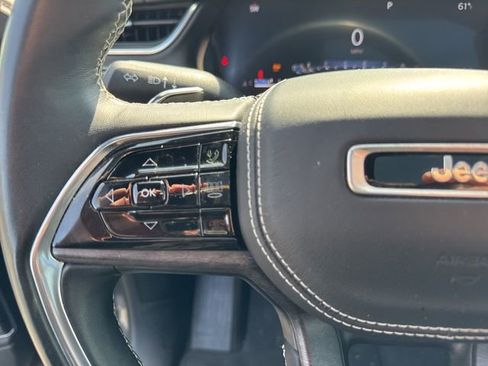 Used 2022 Jeep Grand Cherokee Overland w/ Luxury Tech Group IV AWD/4WD image 41