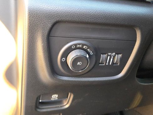 New 2025 Jeep Grand Cherokee Limited w/ Luxury Tech Group II image 28