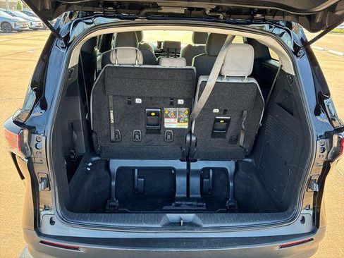 Certified 2025 Toyota Sienna LE FWD image 17