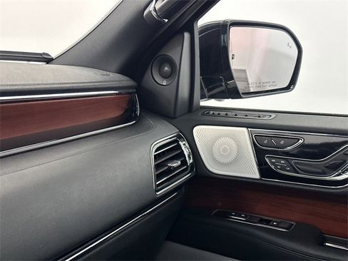 Used 2022 Lincoln Navigator Reserve image 38