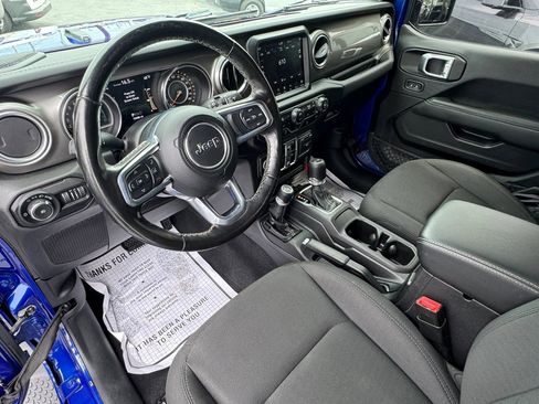 Used 2020 Jeep Wrangler Unlimited Sahara AWD/4WD image 10