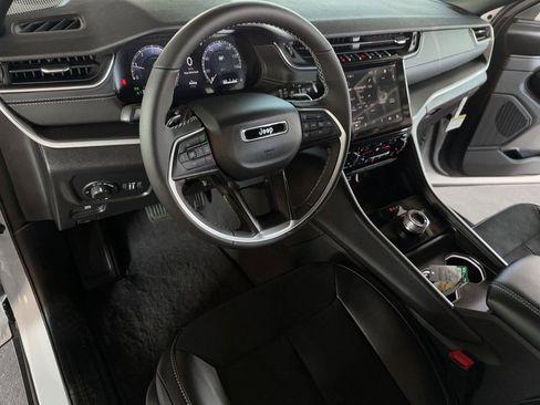 New 2025 Jeep Grand Cherokee L Altitude image 2