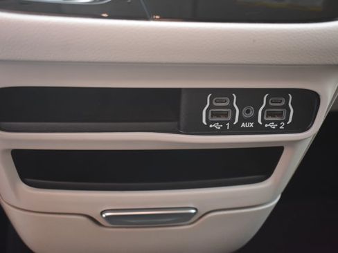 Used 2024 Chrysler Pacifica Touring-L FWD image 28