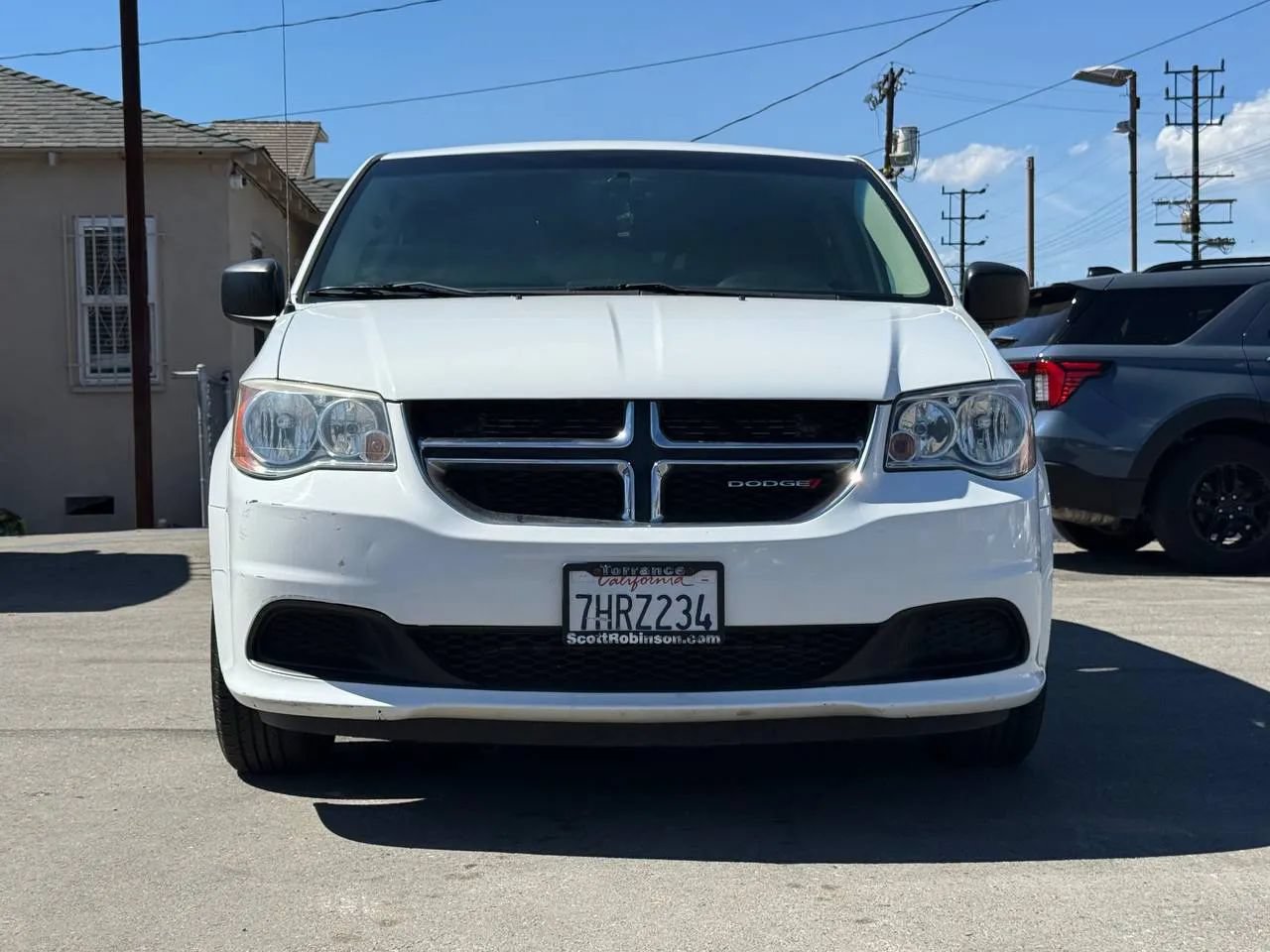 Used 2015 Dodge Grand Caravan American Value Package w/ UConnect Hands-Free Group FWD image 4