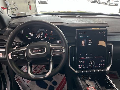 Used 2026 GMC Acadia Elevation w/ Elevation Premium Package FWD image 18
