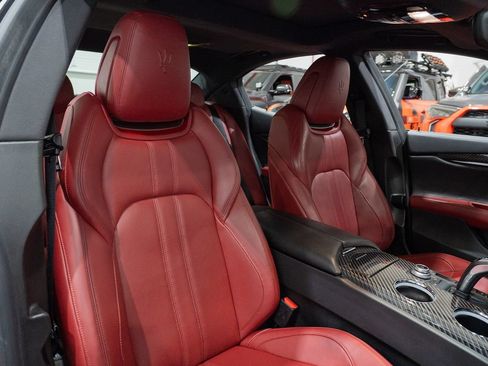 Used 2021 Maserati Ghibli S GranSport RWD image 31