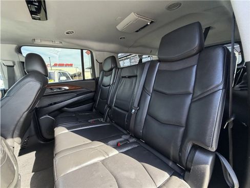 Used 2018 Cadillac Escalade ESV Luxury RWD image 24