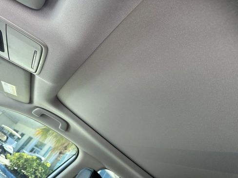 Used 2025 Honda Pilot Touring image 13