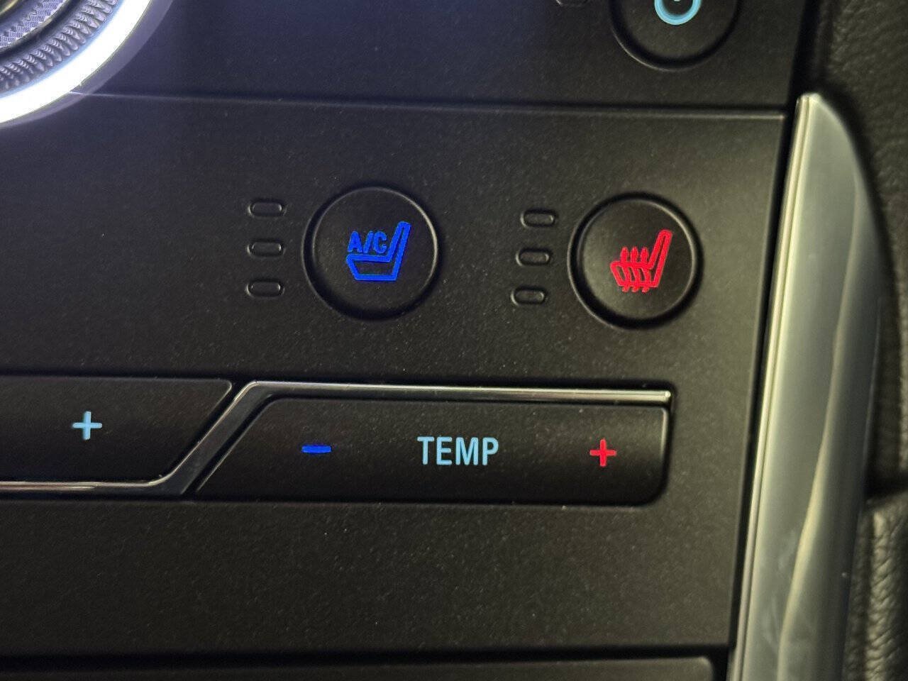 Used 2019 Ford Edge Titanium w/ Equipment Group 301A AWD/4WD image 41