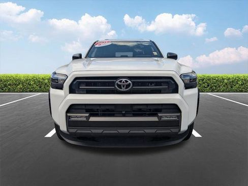 Certified 2025 Toyota 4Runner SR5 AWD/4WD image 11