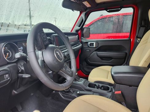 Used 2023 Jeep Gladiator Sport image 6