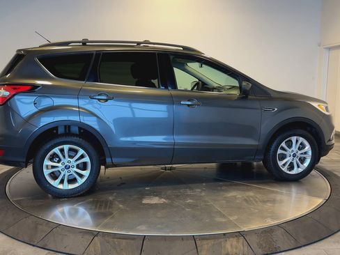 Used 2017 Ford Escape SE w/ Equipment Group 201A image 9