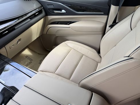 Certified 2024 Cadillac Escalade ESV Premium Luxury w/ Performance Package image 15