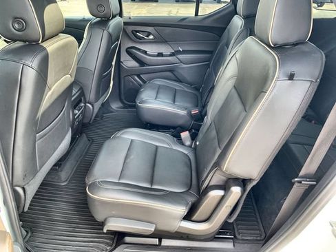 Used 2023 Chevrolet Traverse Premier FWD image 26