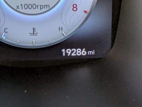 Used 2023 Hyundai Santa Fe SEL w/ Premium Package image 16