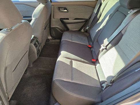 Used 2022 Nissan Rogue SV image 7