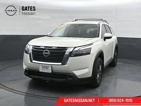 Used 2024 Nissan Pathfinder SV AWD/4WD image 6