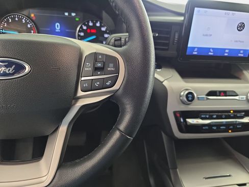 Used 2023 Ford Explorer XLT AWD/4WD image 19