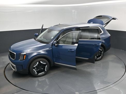 Certified 2024 Kia Telluride EX w/ EX Captain's Chair Package FWD image 20