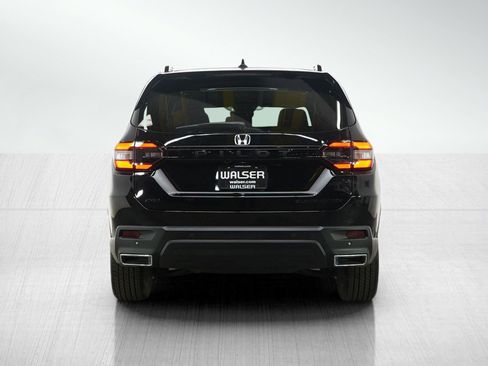 Used 2025 Honda Pilot Black Edition image 4