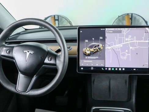 Used 2024 Tesla Model Y Long Range AWD/4WD image 16