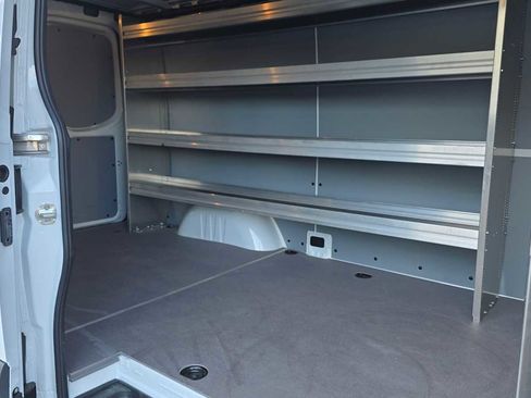 Used 2025 Mercedes-Benz Sprinter 2500 image 15