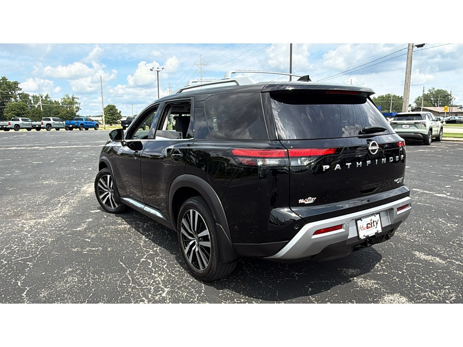 Used 2025 Nissan Pathfinder Platinum AWD/4WD image 5