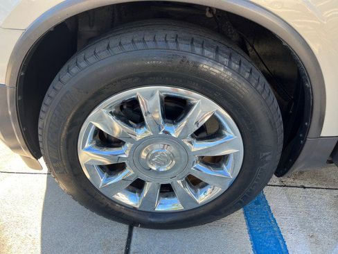 Used 2011 Buick Enclave CXL image 20