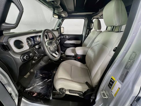 Used 2023 Jeep Wrangler Unlimited Sahara AWD/4WD image 21