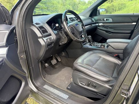 Used 2016 Ford Explorer Limited w/ Equipment Group 301A FWD image 21