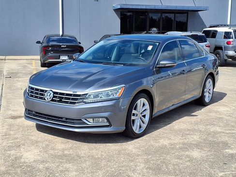 Used 2018 Volkswagen Passat 2.0T SE FWD image 3