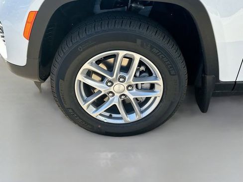 New 2025 Jeep Grand Cherokee Laredo w/ Luxury Tech Group I image 33