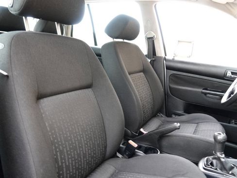 Used 2005 Volkswagen Golf GL image 53