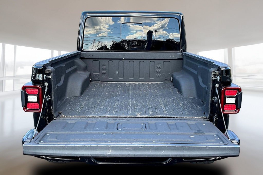 Used 2022 Jeep Gladiator Overland AWD/4WD image 7