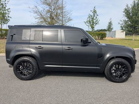 Used 2020 Land Rover Defender 110 SE image 3
