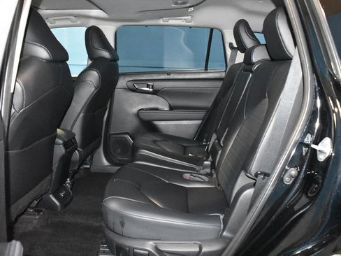 Used 2023 Toyota Highlander XLE image 20