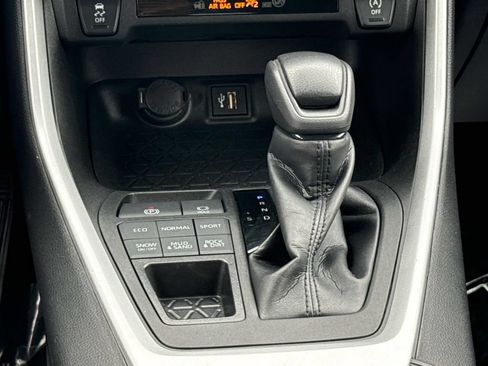 Used 2023 Toyota RAV4 XLE AWD/4WD image 23