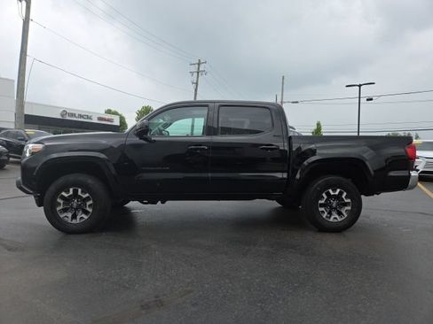 Used 2023 Toyota Tacoma SR5 AWD/4WD image 4