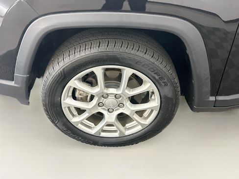 Used 2023 Jeep Compass Latitude w/ Sun and Sound Group AWD/4WD image 11