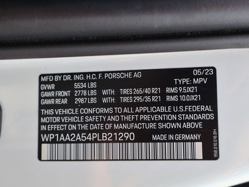 Certified 2023 Porsche Macan Turbo AWD/4WD image 36