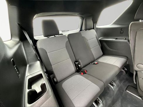 Used 2023 Chevrolet Traverse LT FWD image 25