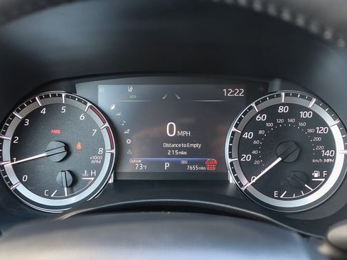 Used 2025 Toyota Highlander XLE image 24