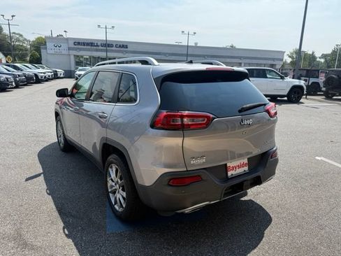 Used 2018 Jeep Cherokee Limited w/ Luxury Group AWD/4WD image 15